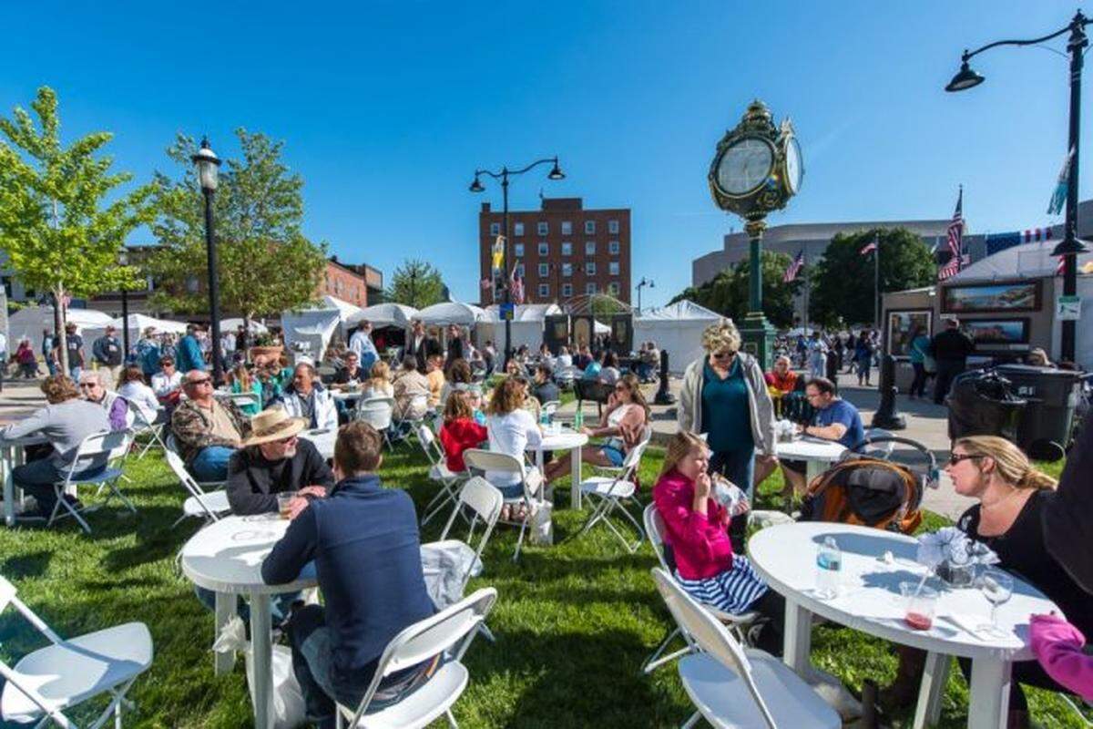 People sit down to eat, drink and rest from shopping at Art on the Square in Belleville in this undated photo. This year’s hours are 4 to 9 p.m. Friday, 10 a.m. to 7 p.m. Saturday and 11 a.m. to 5 p.m. Sunday.