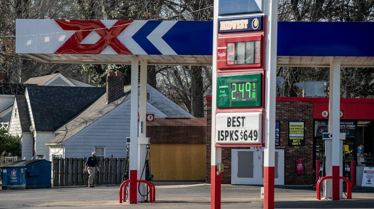 This file photo shows the Zephyr Xpress gas station and convenience story at 420 Carlyle Ave. in Belleville, where anA employee was shot and killed on Jan. 16, 2021.