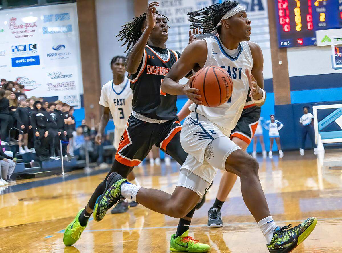Belleville East’s Jordan Pickett goes to the basket during a Southwestern Conference game against Edwardsville on Friday night. The Lancers ultimately posted a 57-47 victory.
