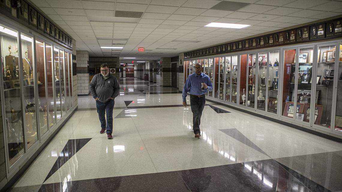 At encouragement of county health officials, Belleville public high schools go remote