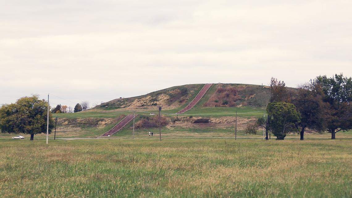 Monk’s Mound is the largest mound at the Cahokia Native American site and is the largest man-made earthen mound in the North American continent. The mound stands about a 100 feet tall and has a base measure of 955 feet at its widest.