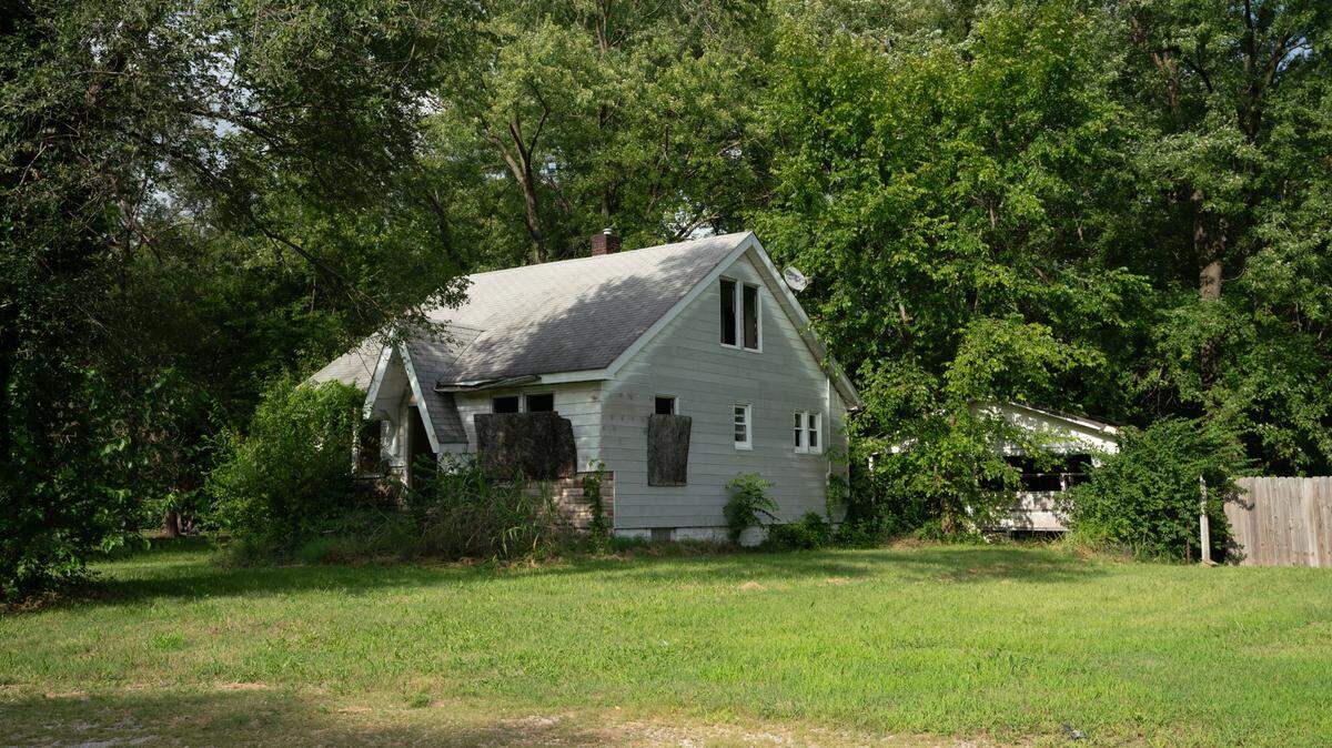 A condemned property slated for demolition at 1512 Purdue St. in East St. Louis, Ill. on July 29, 2024. The parcel the house sits on has an individual bid price of $21,240.