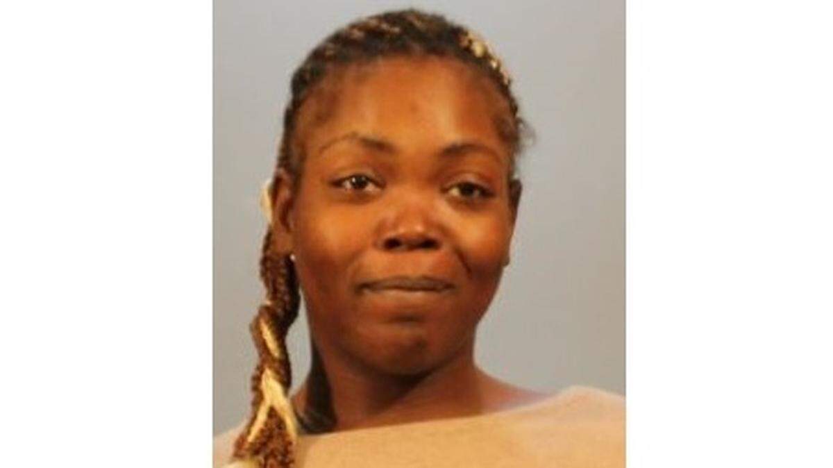 Tamajahna Carraway was charged with battery and damage to property.