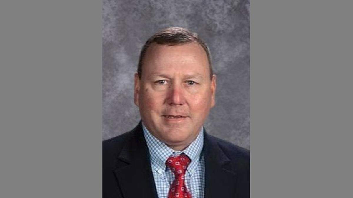 Brian Karraker, superintendent for New Athens School District 60, was the district’s highest paid employee in the 2020-21 fiscal year when he earned $121,694.27.