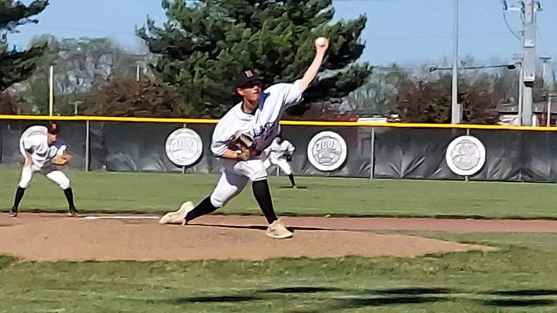 Highland returns favor on Mascoutah in high school baseball