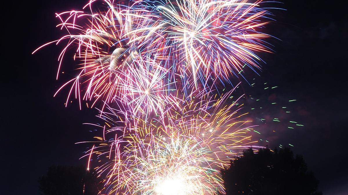 Fireworks have long been a staple of the metro-east July 4, but the coronavirus pandemic has changed the dynamics this 4th of July. Specifically, Highland’s annual fireworks celebration will go forward on the Fourth of July, but it will be very different than in years past. The fireworks display will be at Glik Park as usual, but unlike the traditional celebration, the park itself will be closed and no vendors or parties will be permitted.