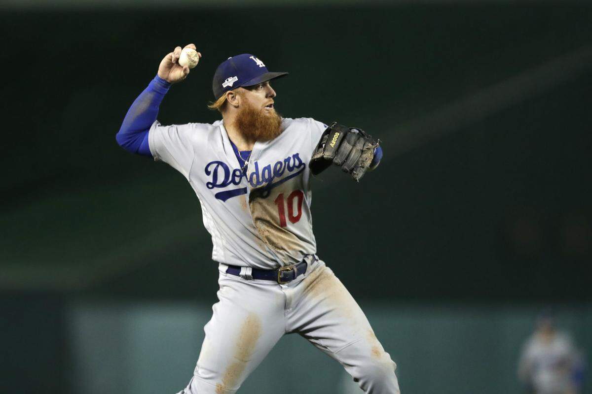 Justin Turner only has one year left on his contract and shouldn’t cost the St. Louis Cardinals much in a trade.