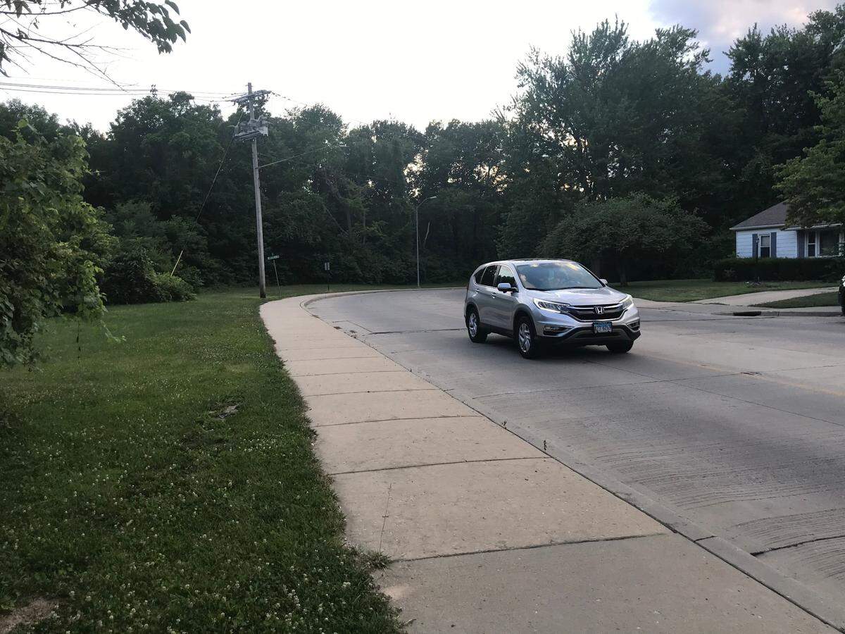 The 17th Street Extension turned part of South 17th Street into a three-lane highway that curves around and runs into Belleville Crossing Street to the east before passing Bicentennial Park.