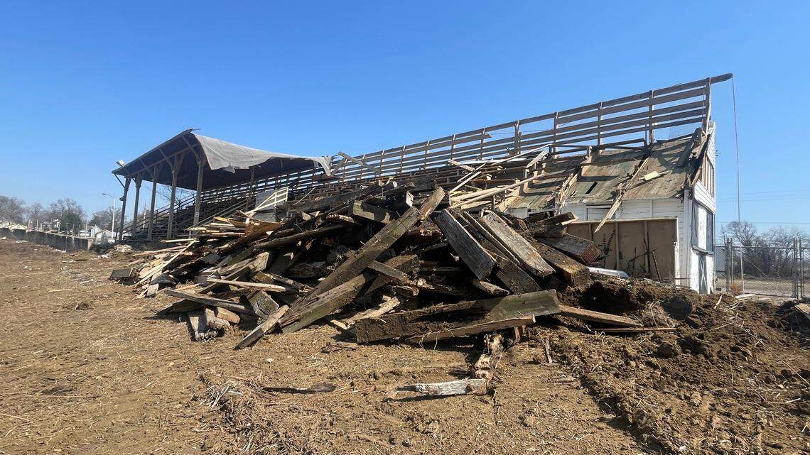 County begins demolishing old Belle-Clair Speedway, a fixture of Belleville for decades