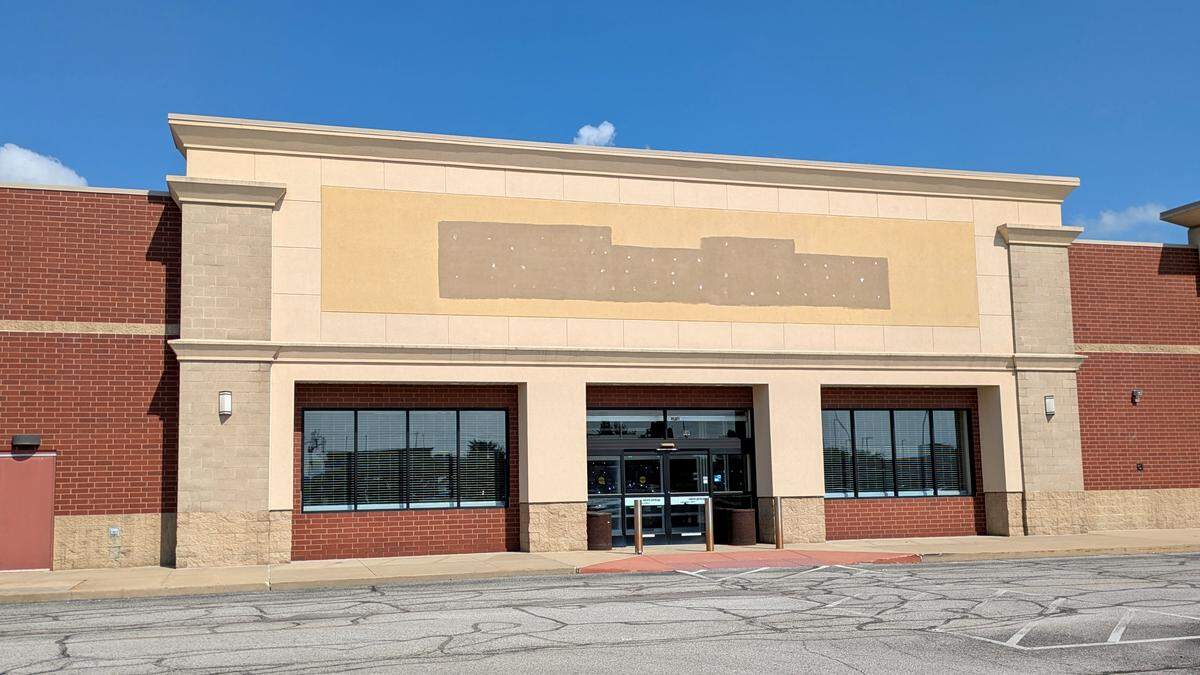 Ross Dress For Less will soon take up residence at the former OfficeMax located at 5875 Belleville Crossing St. in Belleville.