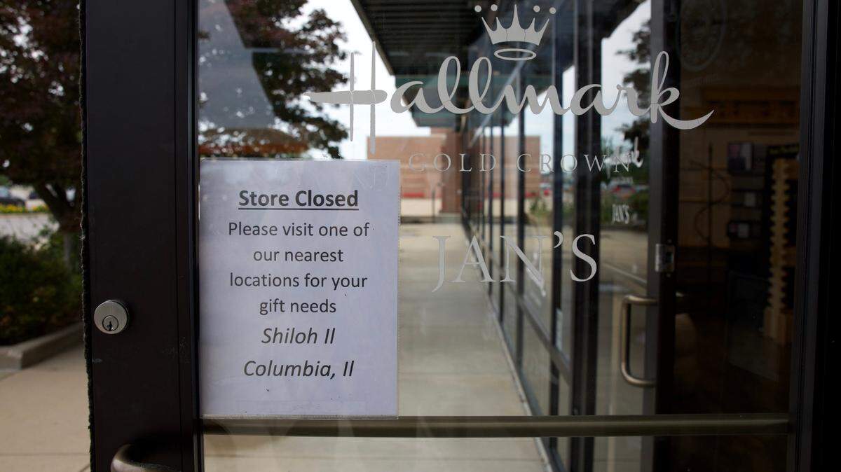 The Jan’s Hallmark store in Belleville Crossing shopping center closed earlier this month. A sign on the door encourages customers to shop at sister stores in Columbia and Shiloh.