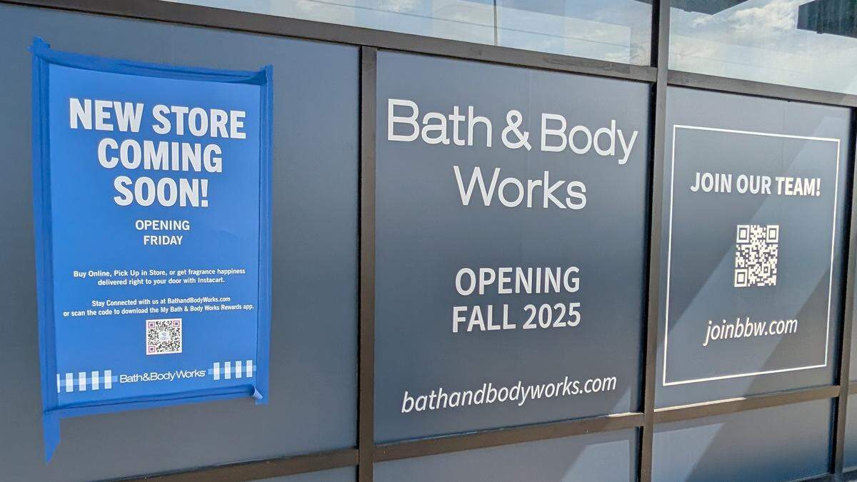 Signs at Bath & Body Works in Belleville Crossing