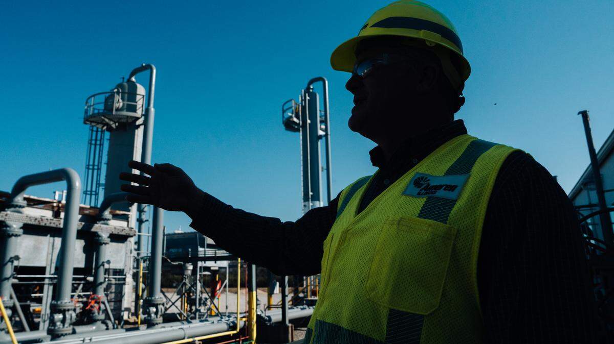 Tim Eggers, Ameren Illinois’ director of gas storage, explains the usage process at the Freeburg Natural Gas Storage Field on Friday, Nov. 14, 2025. 