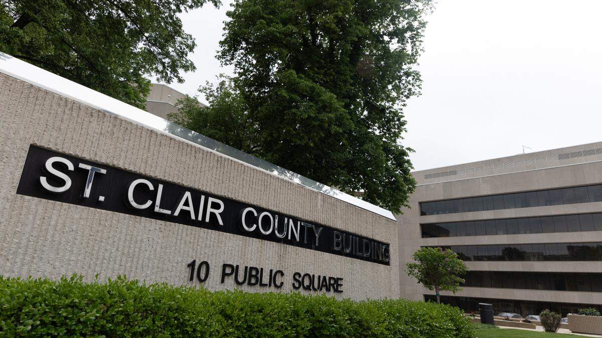 The front entrance to the St. Clair County courthouse in Belleville, Ill. on May 2, 2024.