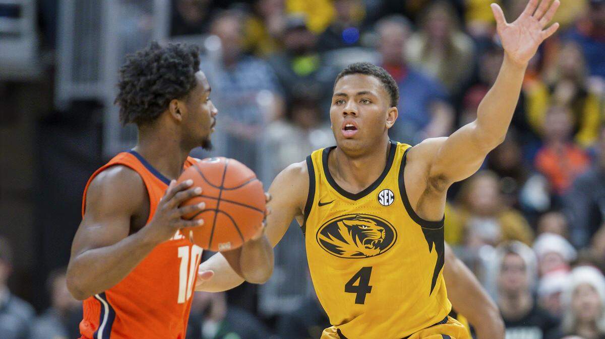 Missouri Tigers guard Javon Pickett, a graduate of Belleville East, posts up against Illinois Fighting Illini guard Andres Feliz during the Bud Light Annual Braggin’ Rights game Saturday in St. Louis.