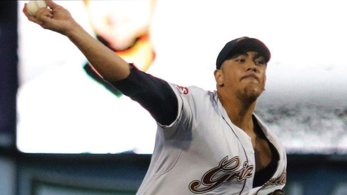 The St. Louis Cardinals Monday signed Gateway Grizzlies pitcher Alec Kisena to a free agent contract. Kisena is the second Grizzlies player signed by a big league organization in as many weeks.