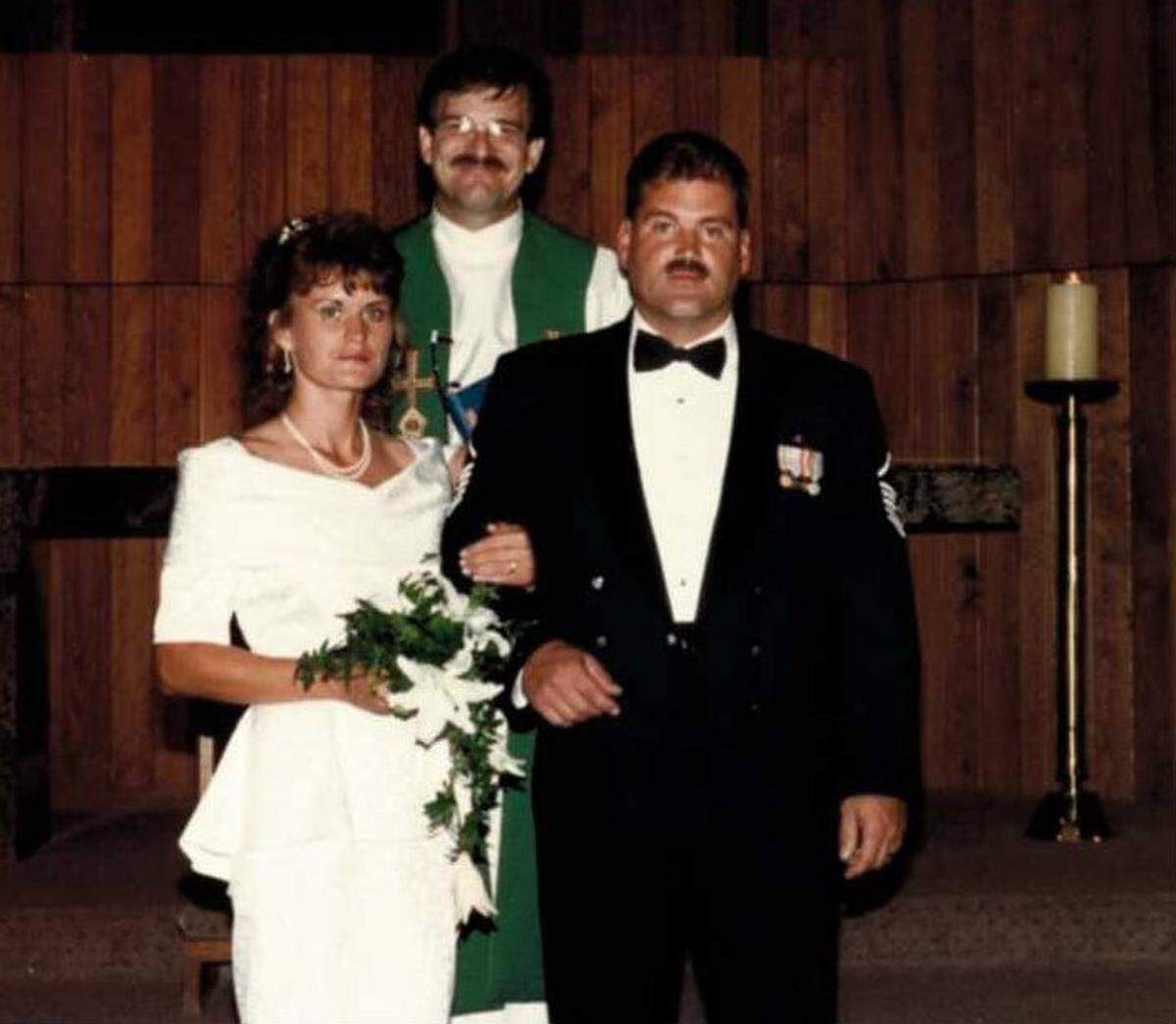 The former Leslie Jacobsen and Ed Maher got married in 1994. They met in Las Vegas, where both worked as aircraft maintainers with the U.S. Air Force.