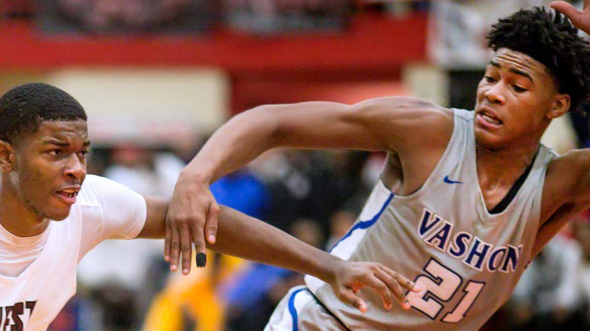 Belleville West EJ Liddell drives against Vashon Cam’Ron Fletcher during last week’s Highland Basketball Shootout.
