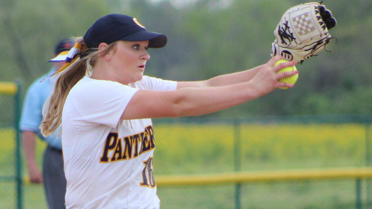 O’Fallon’s Hayleigh Juenger was the 2019 Belleville News-Democrat Large School Player of the Year. A senior at OTHS, Juenger will continue her outstanding softball career at Brown University.