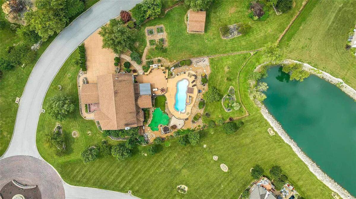 5025 Edinburg Ct.
