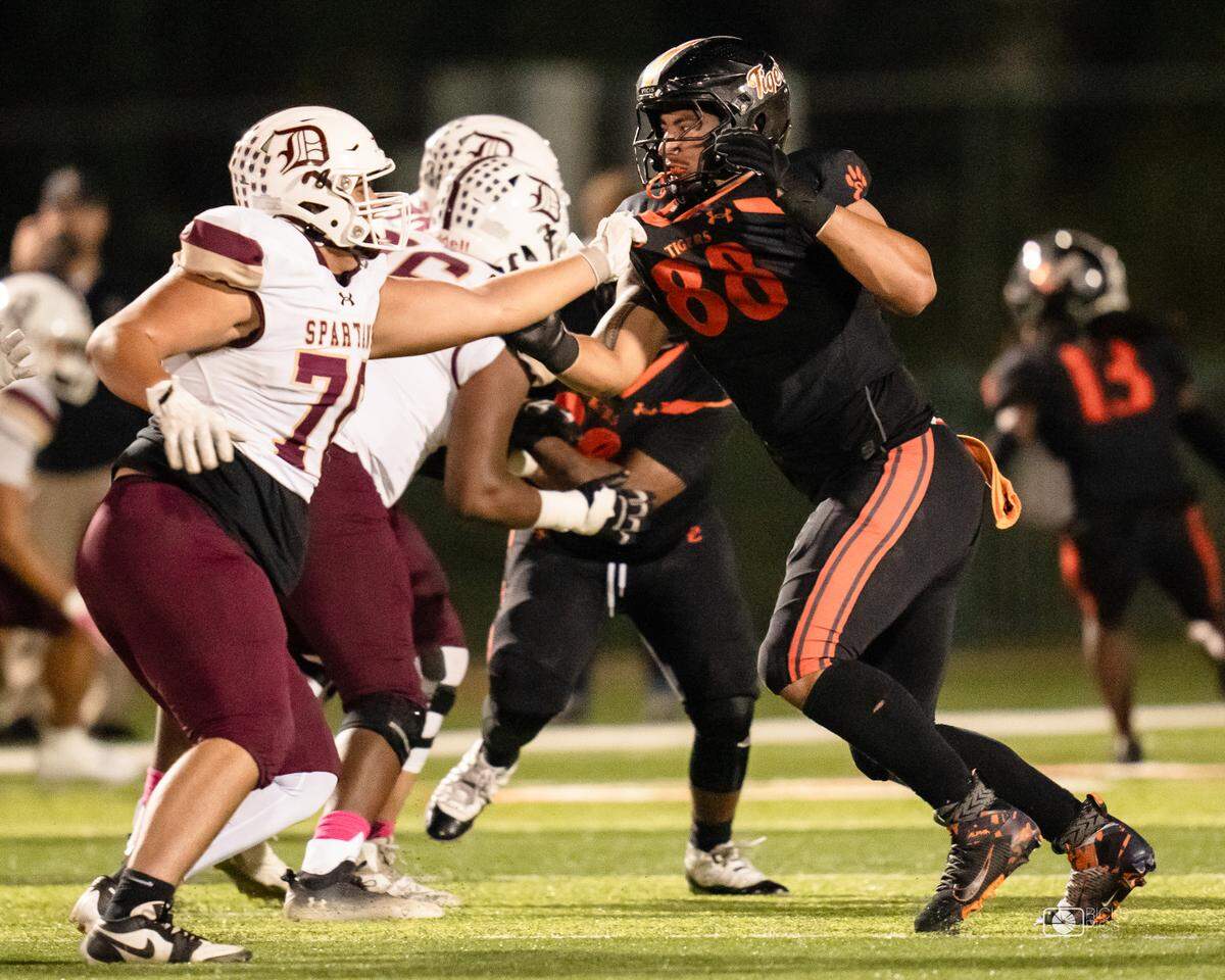 Iose Epenesa (No. 88) in action with the Edwardsville Tiges.