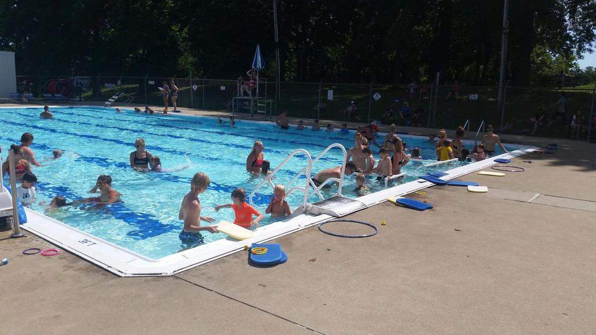 City leaders in Highland are exploring their options for replacing the 59-year-old community pool, but exactly what will replace it — and where — has been an area of debate.
