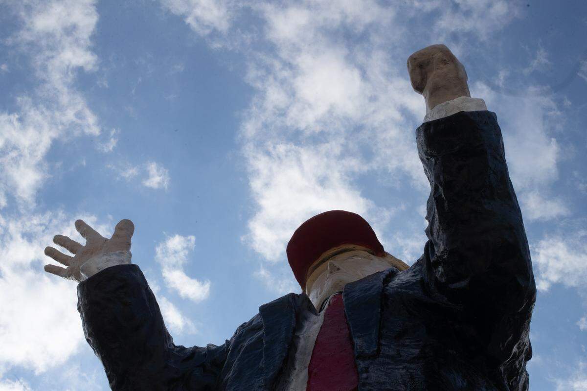A monumental sized Donald Trump stands outside of the antique mall. The original owner had it commissioned prior to the 2020 election, but didn’t receive the statue until after Trump lost the election. “He’s just been hanging out ever since,” said owner Tonia Pickerill.