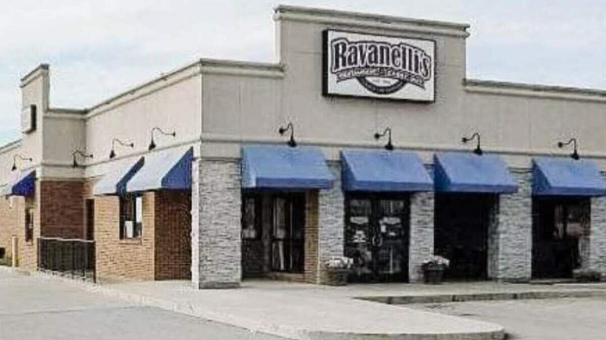 Ravanelli’s in Collinsville is among the metro-east restaurants that are following the coronavirus-related ban on indoor dining in Region 4. It’s still offering carryouts, including turkey dinners on Thanksgiving.