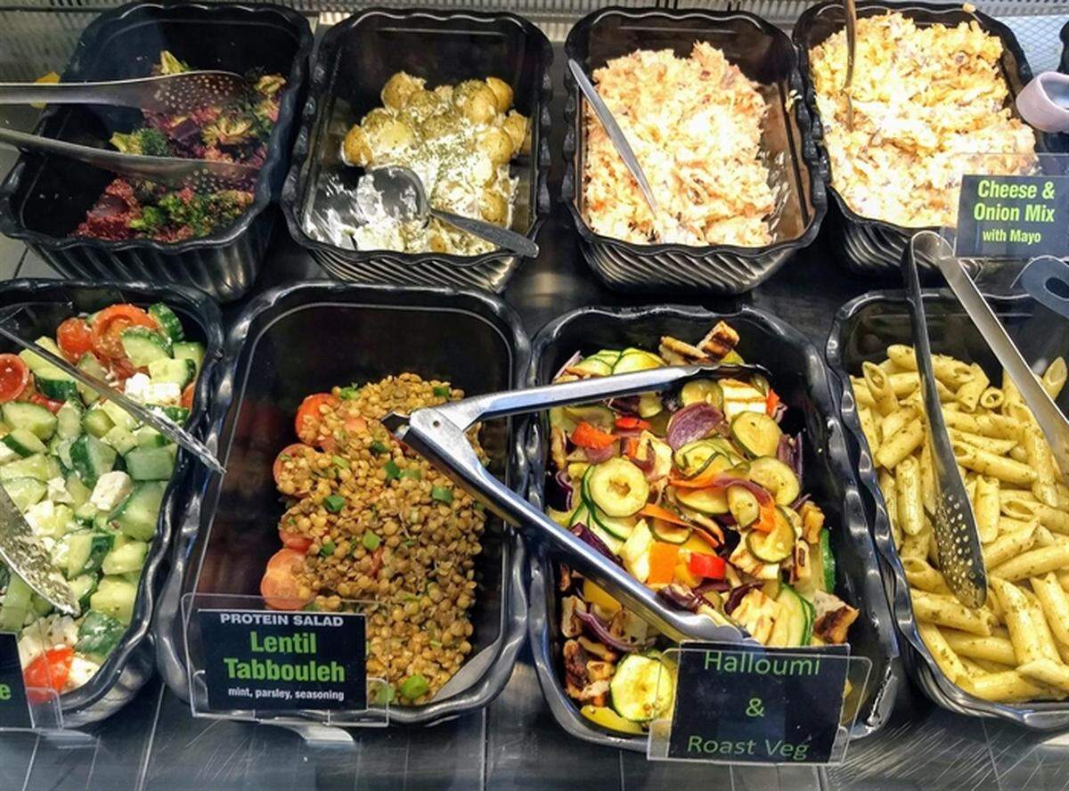 Public schools in Illinois may soon be serving a lot more vegan and vegetarian meals, thanks to a bill that cleared the General Assembly on Tuesday. House Bill 4089&nbsp;requires school districts to provide a plant-based lunch option that complies with federal nutritional requirements to any student who submits a prior request to the district asking for such an option.