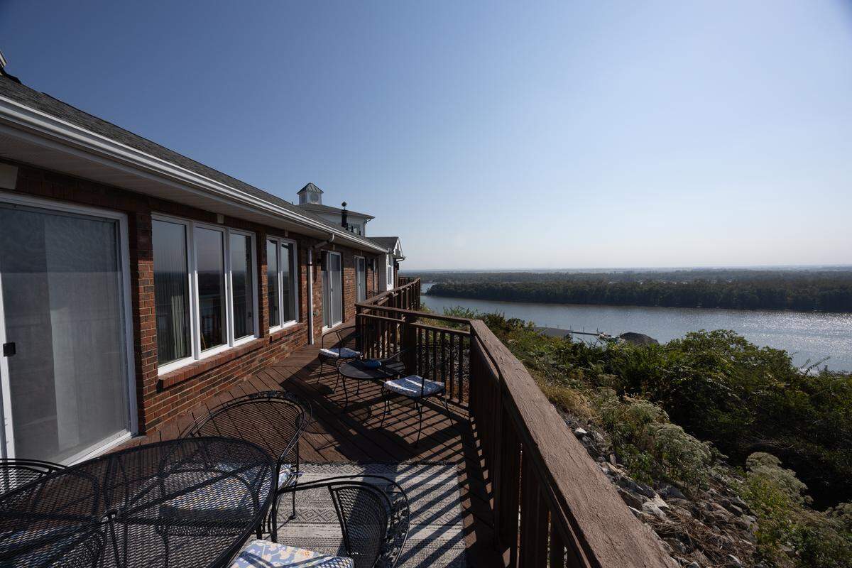 On the outside balcony of the Tara Point Inn in Grafton.