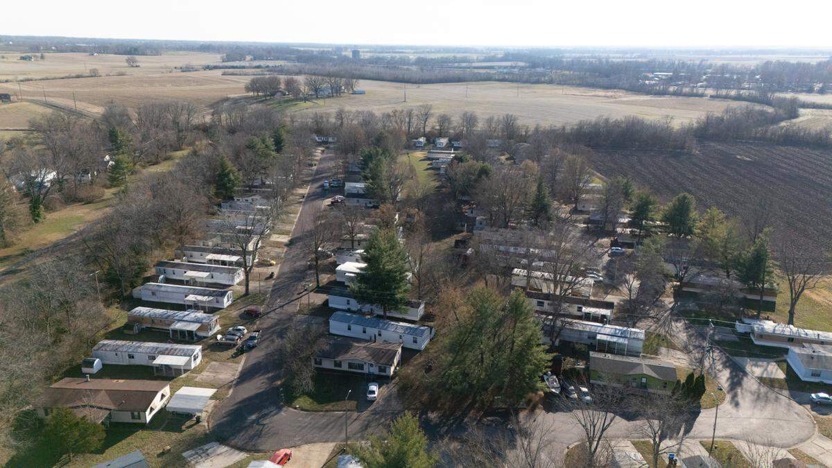 Greenmount Station is a mobile home park owned by Homes of America. It is located in Belleville, just off of Mascoutah Avenue.