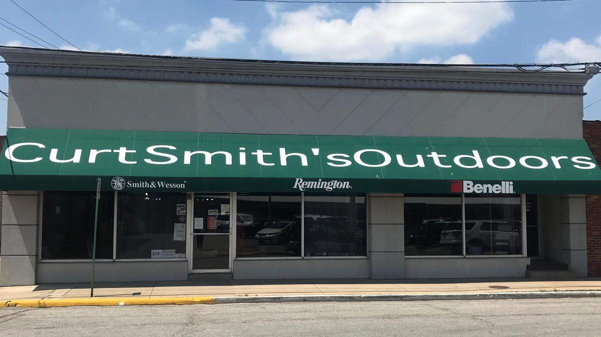 Curt Smith's Outdoor Shop in downtown Belleville is moving its inventory into the sporting goods shop around the corner.