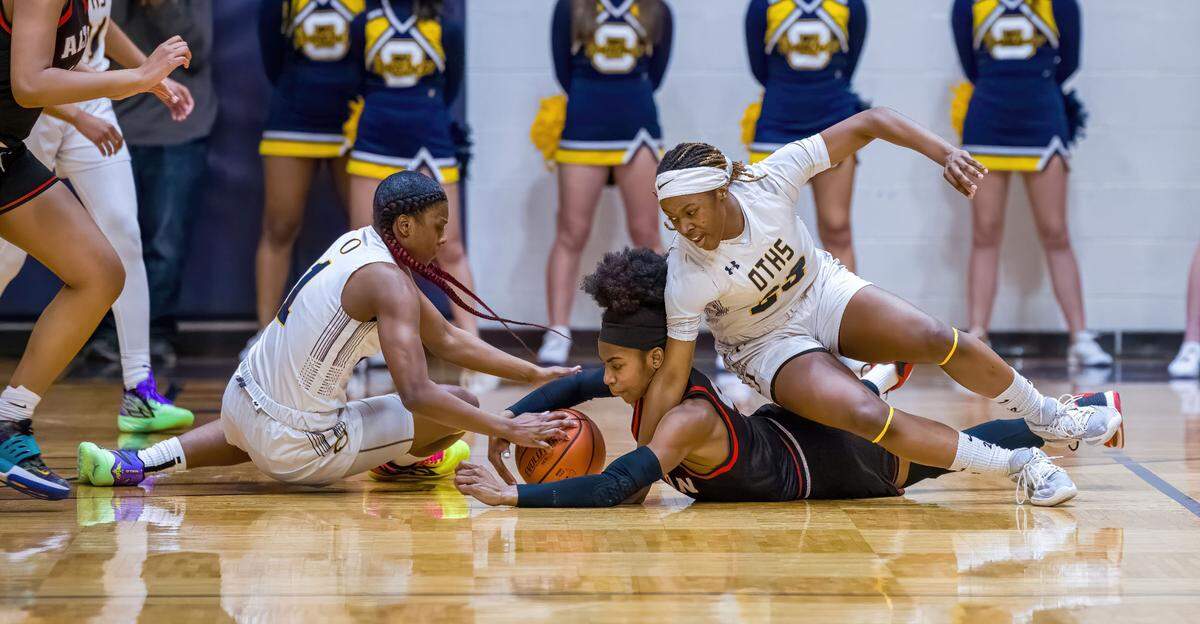 November 5, 2023 - O’Fallon, IL - Alton Kaylea Lacey battle for the ball against OÕFallon Jailah Pelly & Gracie Favela during TuesdayÕs 4A Girls Sectional Semifinals game. [Photo: Jimmy Simmons]