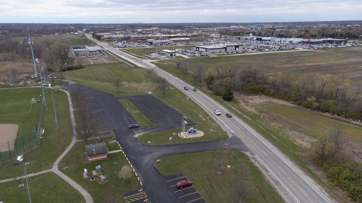 St. Clair County is starting a project to widen one and a half miles of Frank Scott Parkway East in Shiloh from North Green Mount Road to Cross Street. This section of the road will become five lanes.