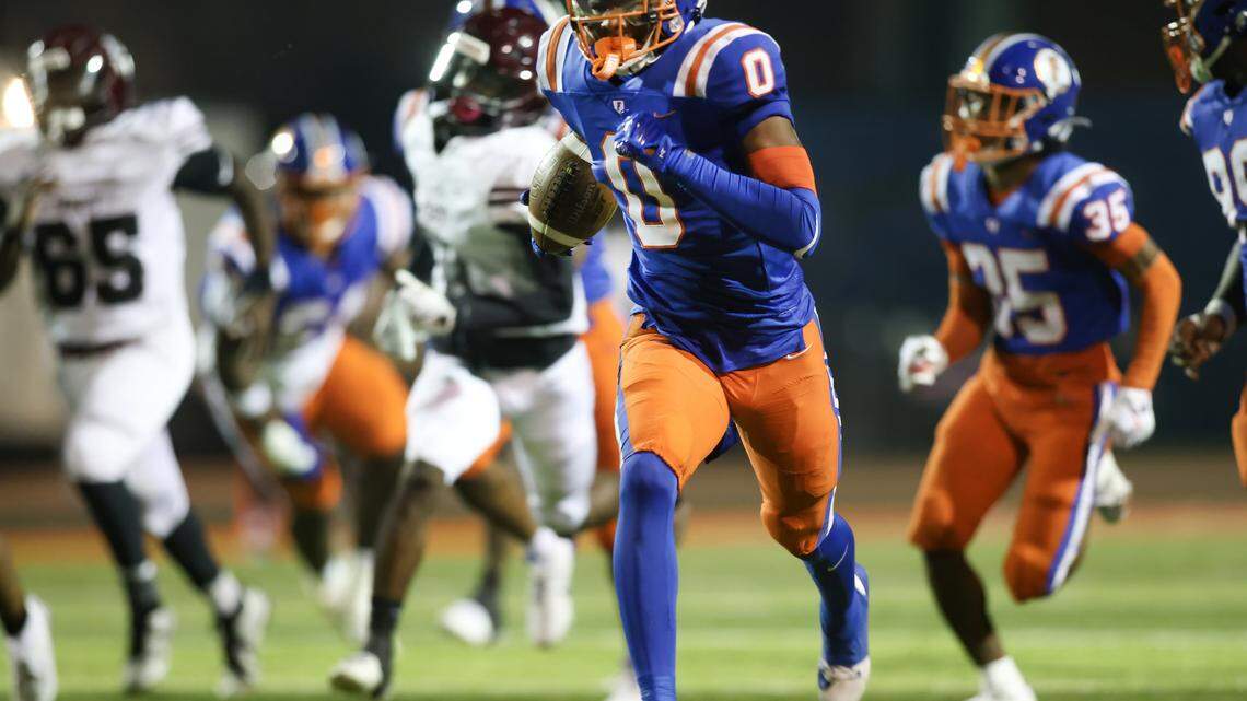 Week 9 football preview: Althoff, East St. Louis look to wrap up perfect regular seasons