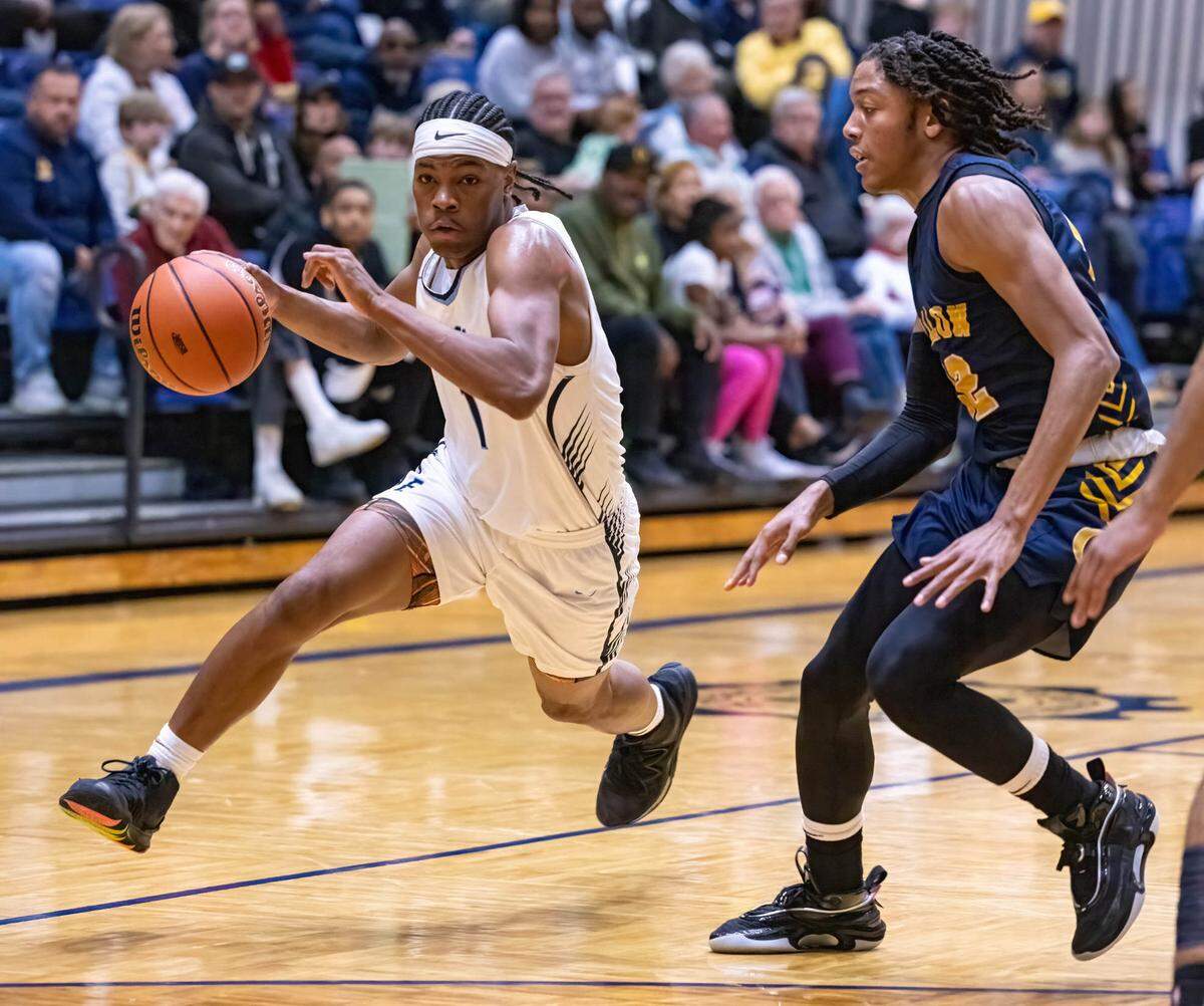 Belleville East’s Jordan Pickett drives to the basket during Friday night’s IHSA Class 4A regional championship game. The Lancers ultimately fell to the Panthers 52-50.