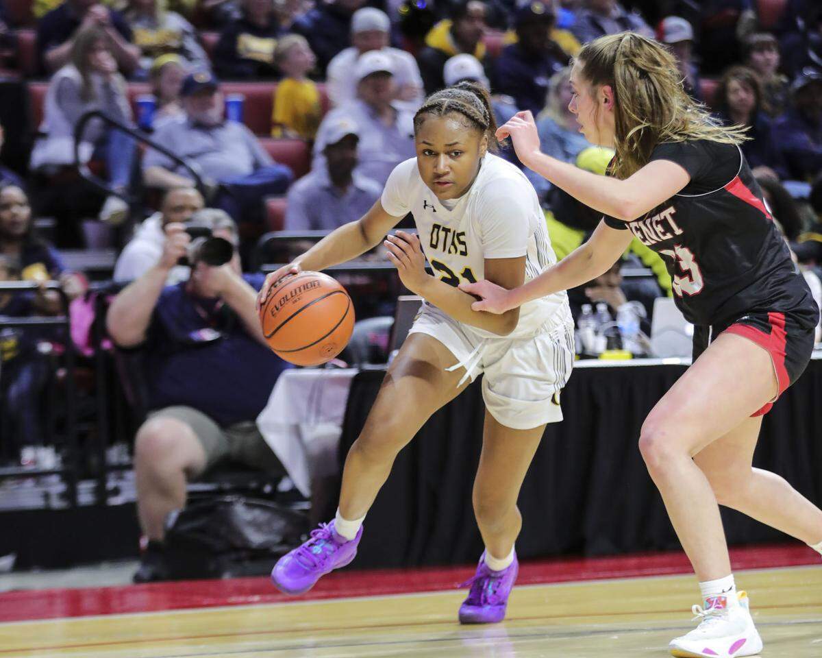 O’Fallon’s Shannon Dowell drives to the basket during Saturday’s IHSA Class 4A state championship game against Lisle Benet Academy at CEFCU Arena (formerly Redbird Arena) on the campus of Illinois State University. O’Fallon ultimately prevailed 62-57 to claim the state title.