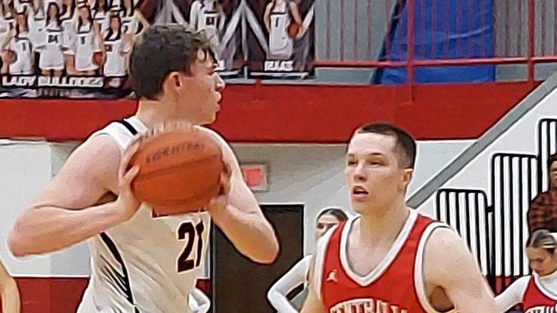 Big third quarter propels red-hot Centralia to win over Highland