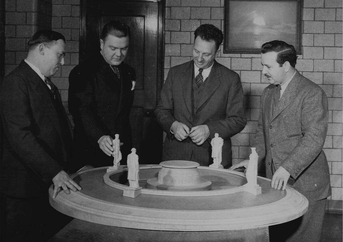 In 1940, plans for the Veterans Memorial Fountain on Belleville's Public Square included 1000-pound statues. Though money was raised for the project, it never came to fruition.