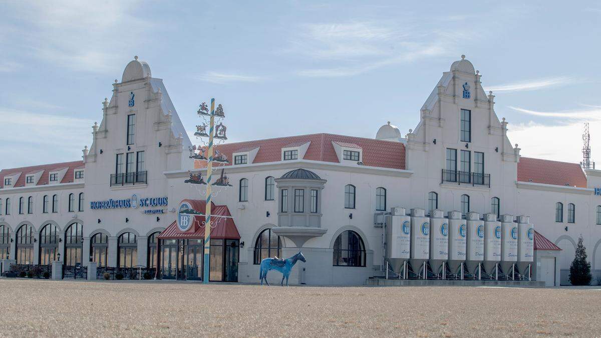 Belleville’s Hofbräuhaus was closed over the weekend as a legal fight over a local franchise agreement continued in federal court.