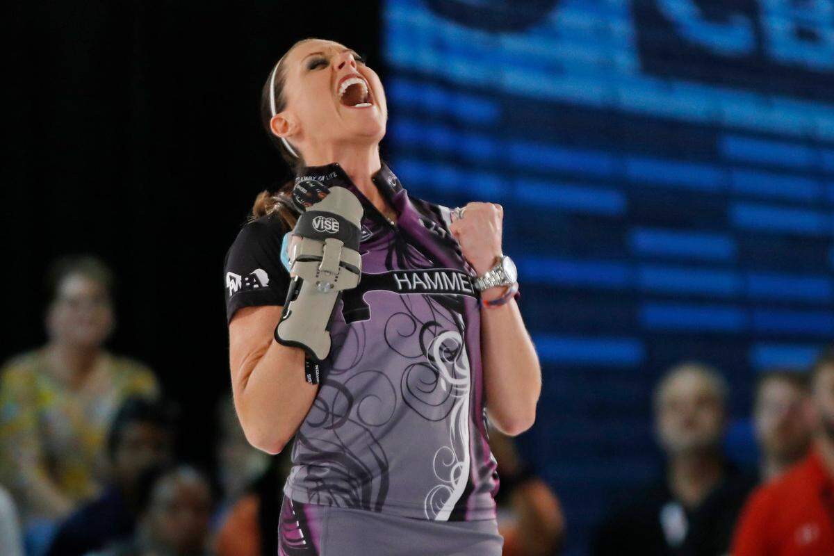 Shannon O’Keefe vs Dasha Kovalova in the championship match of the 2019 PWBA Tour Championship at the Old Dominion Building at Richmond Raceway, Richmond, VA. September 18, 2019 Photo by Gregg Ellman