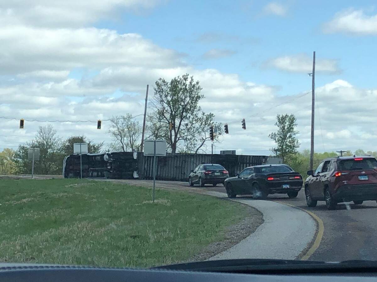 Illinois State Police responded to an overturned 18-wheeler at Illinois 143 and the northbound I-55 exit ramp Sunday morning. According to the ISP, there were no injuries or fatalities.