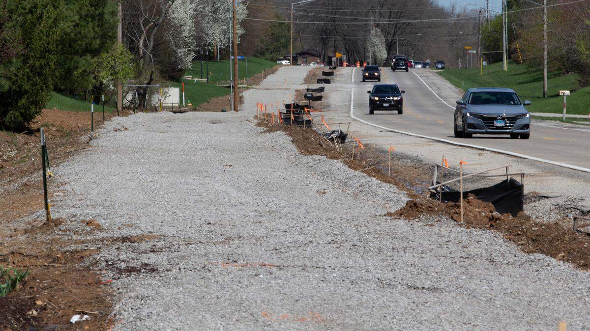 The Old Collinsville Road Trail, currently under construction, will extend from Lebanon Avenue in Belleville to Ashland Avenue in Fairview Heights. The first 1.7 mile section of the trail will run from Richland Creek Bikeway to Munie Road and will include a connection to Swansea’s Clinton Hill Recreation Park. Eventually another 1.8 mile section will connect with the recently completed St. Ellen Trail located next to St. Clair Bowl on Old Collinsville road.