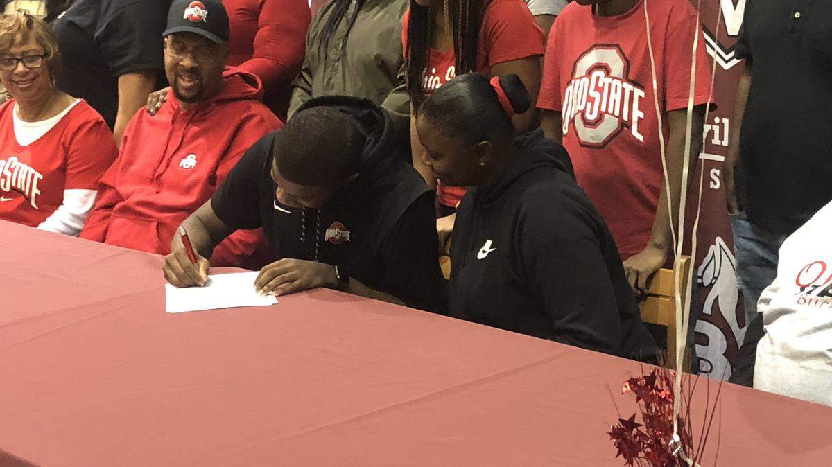 Belleville West senior EJ Liddell signs a national letter of intent to play basketball at Ohio State University.
