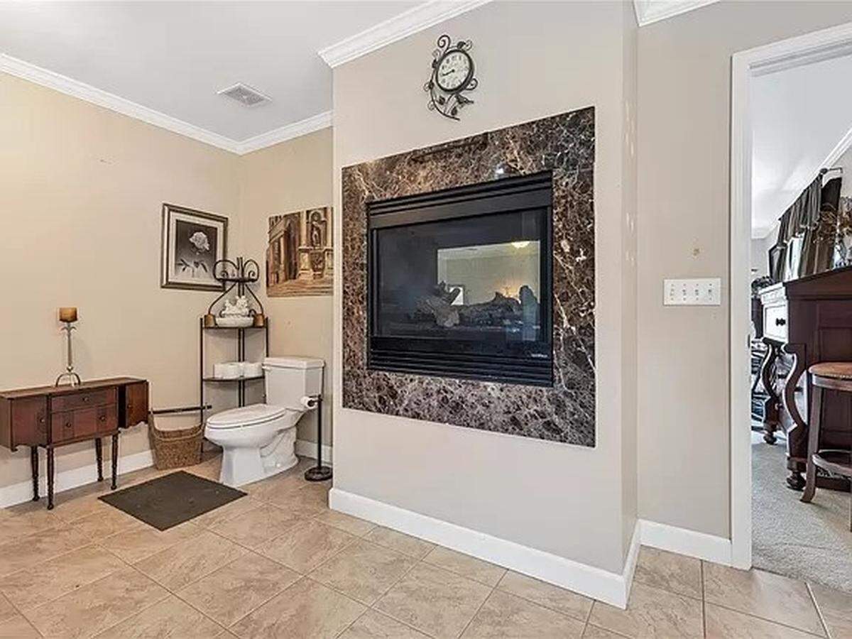 5025 Edinburg Ct.