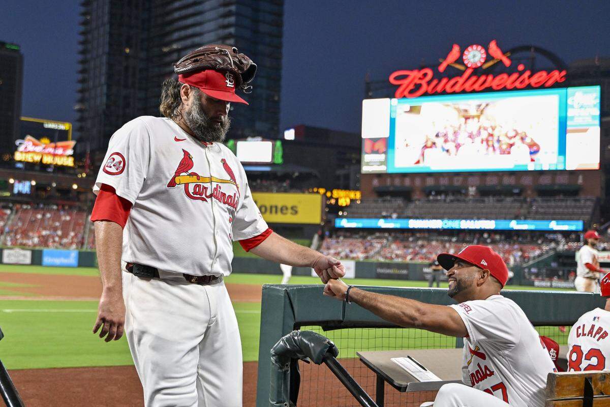 Jul 30, 2024; St. Louis, Missouri, USA;  St. Louis Cardinals starting pitcher Lance Lynn (31) is congratulated by manager Oliver Marmol (37) after the fifth inning against the Texas Rangers walks off the field after the fifth inning against the Texas Rangers at Busch Stadium. Mandatory Credit: Jeff Curry-USA TODAY Sports