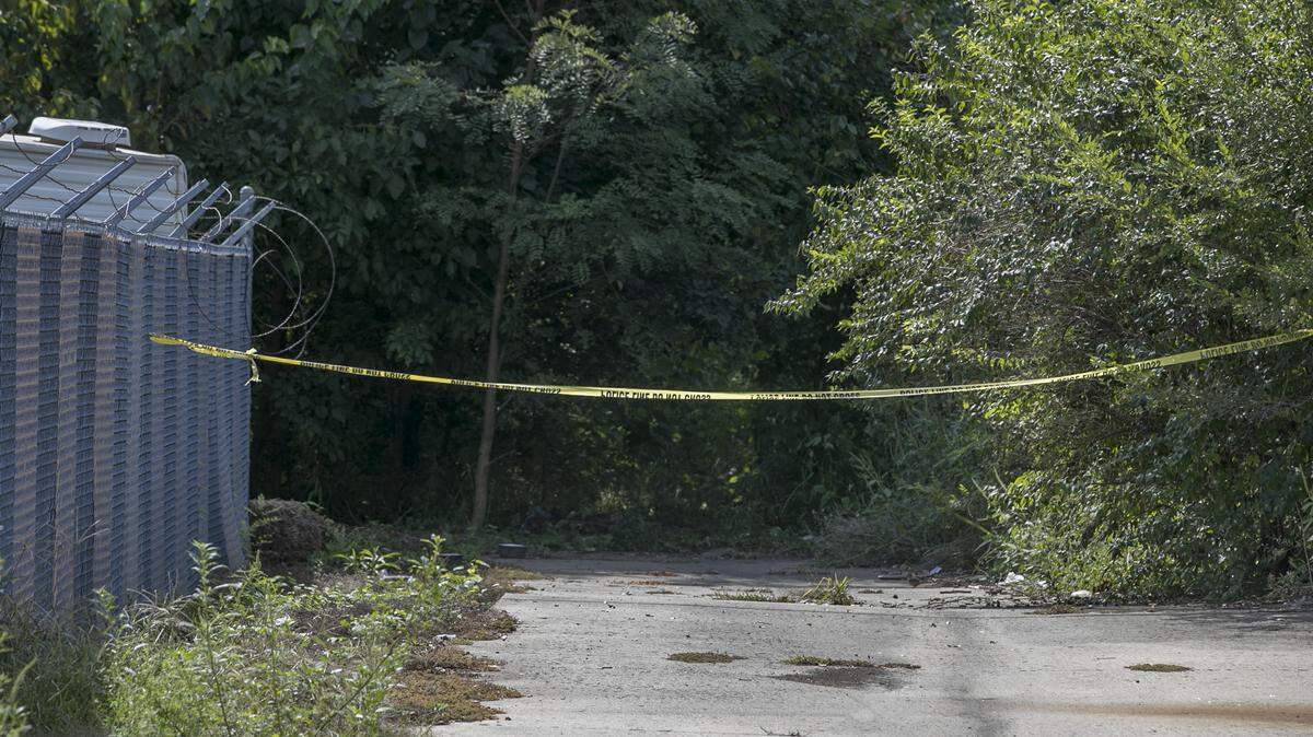 Authorities are still working to identify a badly decomposed body found Tuesday night behind a gas station in Belleville. Police say a tow yard worker was feeding stray cats in an area behind the Conoco building, at 1424 Centreville Ave., and detected an odor. He called police around 6 p.m. and the body was discovered.