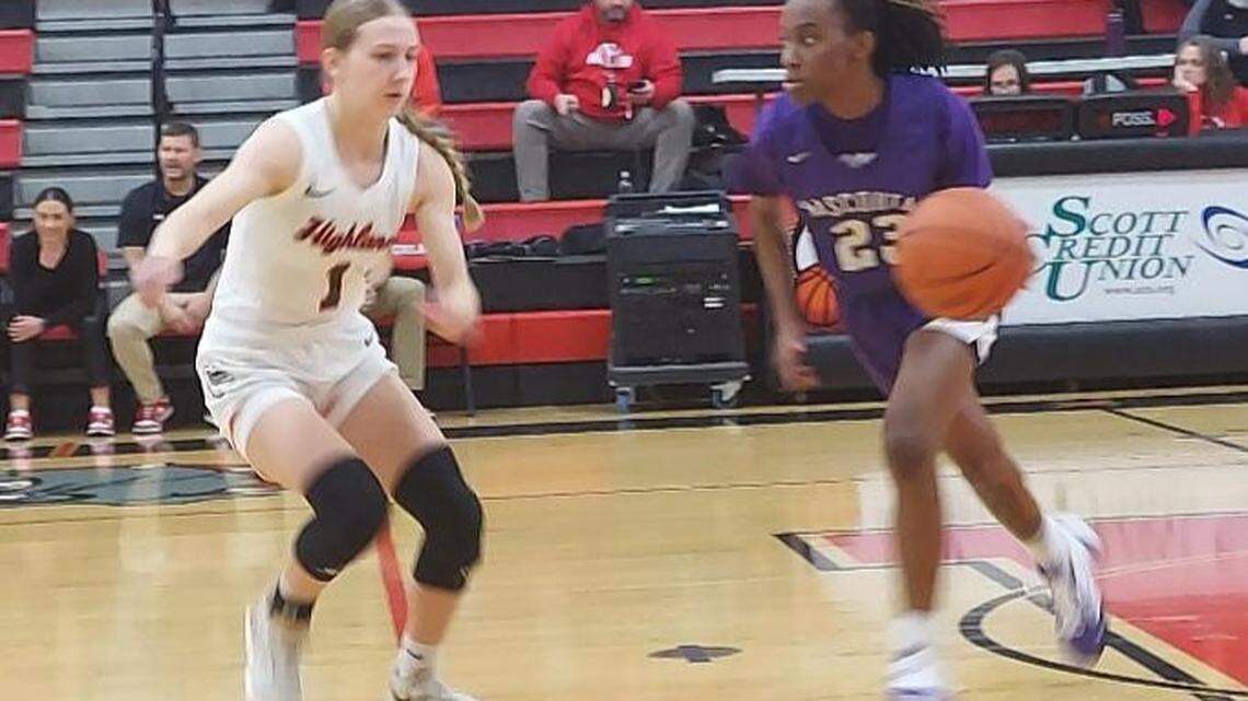 Highland basketball girls overcome slow start, roll past Mascoutah