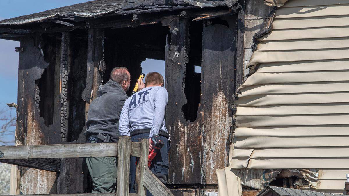 Fire investigators were on the scene at an apartment above Dave’s West End Tavern, 7160 Illinois 15 in St. Libory Friday April 1. A 51-year-old woman died in an apartment fire there on Monday March 28. “Two passersby saw flames shooting from outside the window and they alerted the owner who was still inside of the bar” and called the fire department, St. Libory Fire Chief Casey Trentman said. A press release stated that the passersby “ran up the back steps to the apartment and kicked in the door. Neither could enter the burning apartment because the flames were too intense.”