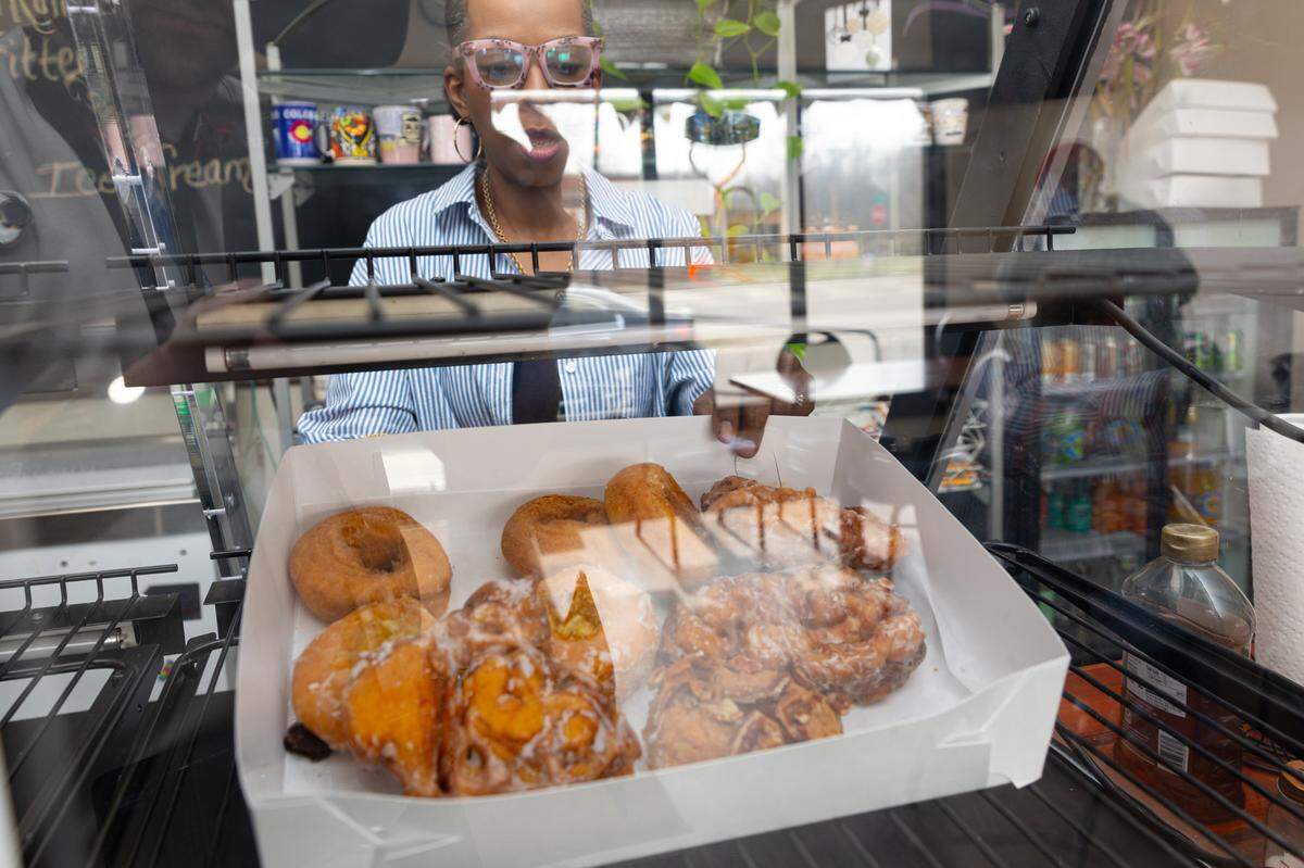 Tiffany Robinson, granddaughter of the late Billie Jean Miller, sets a box of pastries on the shelf at Billie’s Pastries in East St. Louis, Ill. on March 5, 2024.